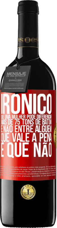 39,95 € | Vinho tinto Edição RED MBE Reserva Irônico Que uma mulher pode diferenciar mais de 75 tons de batom e não entre alguém que vale a pena e que não Etiqueta Vermelha. Etiqueta personalizável Reserva 12 Meses Colheita 2015 Tempranillo