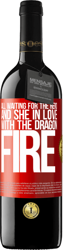 39,95 € | 红酒 RED版 MBE 预订 所有人都在等待英雄和她爱上了龙火 红色标签. 可自定义的标签 预订 12 个月 收成 2014 Tempranillo