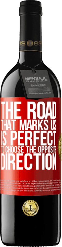39,95 € | 红酒 RED版 MBE 预订 标志着我们的道路非常适合选择相反的方向 红色标签. 可自定义的标签 预订 12 个月 收成 2014 Tempranillo
