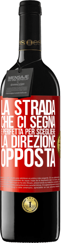 39,95 € Spedizione Gratuita | Vino rosso Edizione RED MBE Riserva La strada che ci segna è perfetta per scegliere la direzione opposta Etichetta Rossa. Etichetta personalizzabile Riserva 12 Mesi Raccogliere 2016 Tempranillo