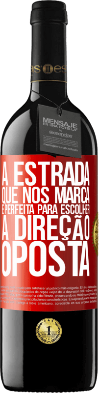 39,95 € Envio grátis | Vinho tinto Edição RED MBE Reserva A estrada que nos marca é perfeita para escolher a direção oposta Etiqueta Vermelha. Etiqueta personalizável Reserva 12 Meses Colheita 2016 Tempranillo