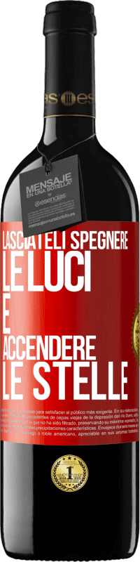 39,95 € Spedizione Gratuita | Vino rosso Edizione RED MBE Riserva Lasciateli spegnere le luci e accendere le stelle Etichetta Rossa. Etichetta personalizzabile Riserva 12 Mesi Raccogliere 2015 Tempranillo