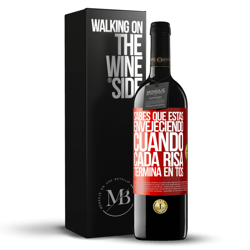 39,95 € Envío gratis | Vino Tinto Edición RED MBE Reserva Sabes que estás envejeciendo, cuando cada risa termina en tos Etiqueta Roja. Etiqueta personalizable Reserva 12 Meses Cosecha 2015 Tempranillo