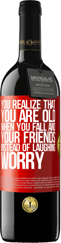 39,95 € | Red Wine RED Edition MBE Reserve You realize that you are old when you fall and your friends, instead of laughing, worry Red Label. Customizable label Reserve 12 Months Harvest 2016 Tempranillo