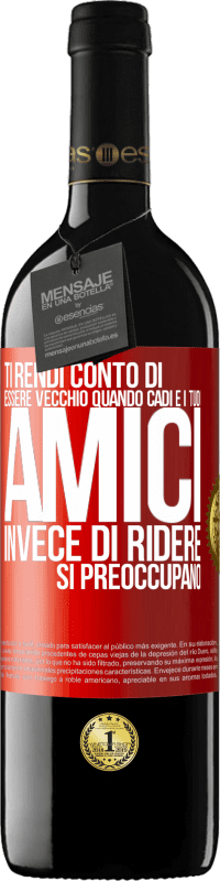 39,95 € Spedizione Gratuita | Vino rosso Edizione RED MBE Riserva Ti rendi conto di essere vecchio quando cadi e i tuoi amici, invece di ridere, si preoccupano Etichetta Rossa. Etichetta personalizzabile Riserva 12 Mesi Raccogliere 2016 Tempranillo