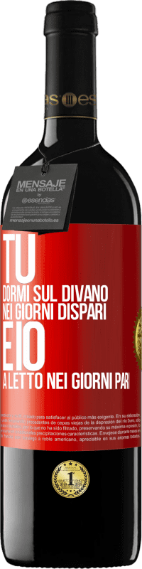 39,95 € | Vino rosso Edizione RED MBE Riserva Tu dormi sul divano nei giorni dispari e io a letto nei giorni pari Etichetta Rossa. Etichetta personalizzabile Riserva 12 Mesi Raccogliere 2016 Tempranillo