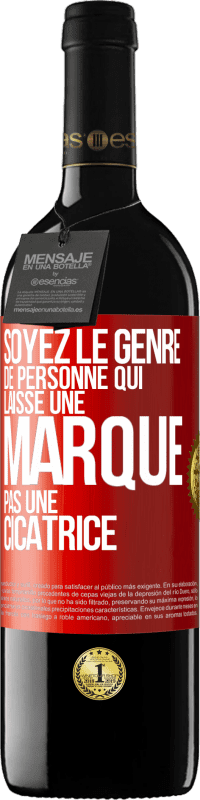 Envoi gratuit | Vin rouge Édition RED MBE Réserve Soyez le genre de personne qui laisse une marque, pas une cicatrice Étiquette Rouge. Étiquette personnalisable Réserve 12 Mois Récolte 2014 Tempranillo