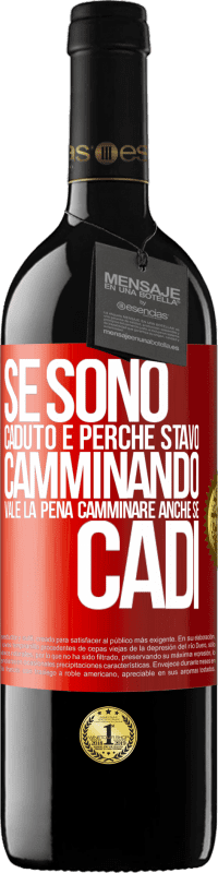 Spedizione Gratuita | Vino rosso Edizione RED MBE Riserva Se sono caduto è perché stavo camminando. Vale la pena camminare anche se cadi Etichetta Rossa. Etichetta personalizzabile Riserva 12 Mesi Raccogliere 2014 Tempranillo