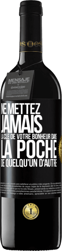 39,95 € Envoi gratuit | Vin rouge Édition RED MBE Réserve Ne mettez jamais la clé de votre bonheur dans la poche de quelqu'un d'autre Étiquette Noire. Étiquette personnalisable Réserve 12 Mois Récolte 2015 Tempranillo