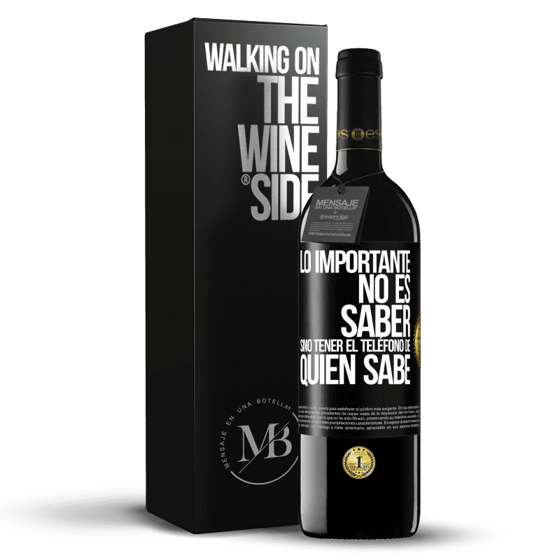 39,95 € Envío gratis | Vino Tinto Edición RED MBE Reserva Lo importante no es saber, sino tener el teléfono del que sabe Etiqueta Negra. Etiqueta personalizable Reserva 12 Meses Cosecha 2016 Tempranillo
