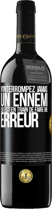 39,95 € | Vin rouge Édition RED MBE Réserve N'interrompez jamais un ennemi qui est en train de faire une erreur Étiquette Noire. Étiquette personnalisable Réserve 12 Mois Récolte 2015 Tempranillo