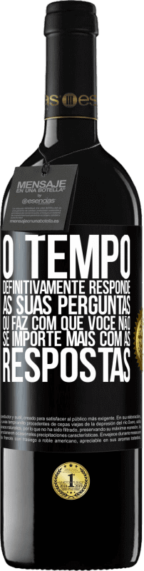 39,95 € | Vinho tinto Edição RED MBE Reserva O tempo definitivamente responde às suas perguntas ou faz com que você não se importe mais com as respostas Etiqueta Preta. Etiqueta personalizável Reserva 12 Meses Colheita 2015 Tempranillo