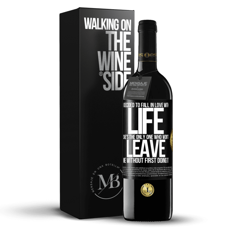 24,95 € Free Shipping | Red Wine RED Edition Crianza 6 Months I decided to fall in love with life. She's the only one who won't leave me without first doing it Black Label. Customizable label Aging in oak barrels 6 Months Harvest 2019 Tempranillo