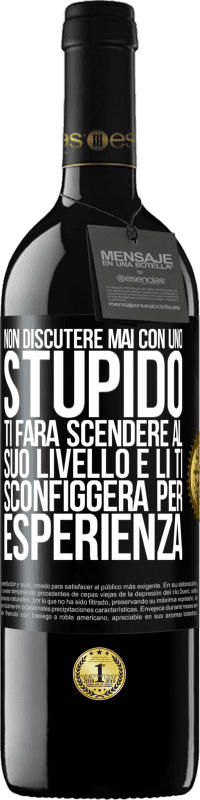 39,95 € | Vino rosso Edizione RED MBE Riserva Non discutere mai con uno stupido. Ti farà scendere al suo livello e lì ti sconfiggerà per esperienza Etichetta Nera. Etichetta personalizzabile Riserva 12 Mesi Raccogliere 2014 Tempranillo