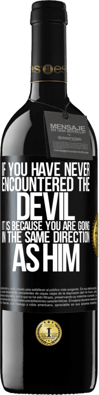 «Если вы никогда не сталкивались с дьяволом, это потому, что вы идете в том же направлении, что и он» Издание RED MBE Бронировать