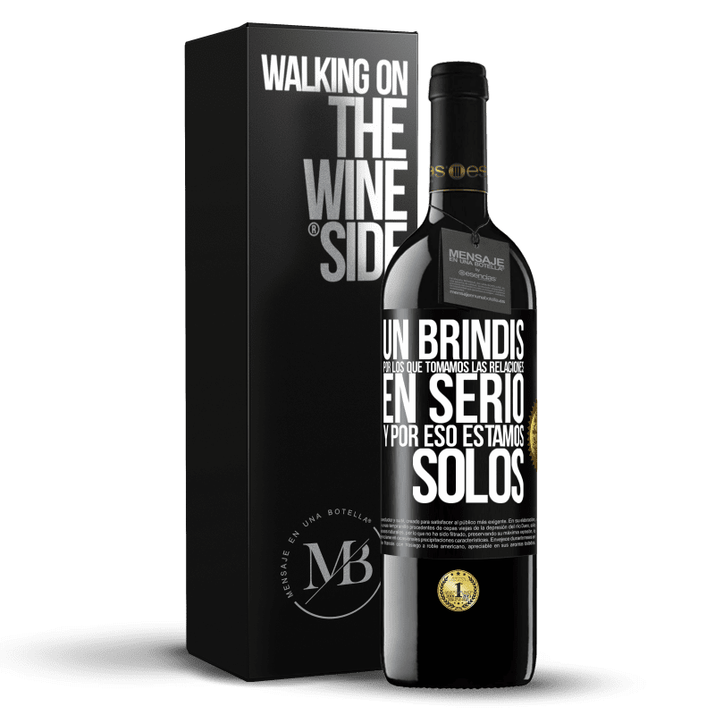 39,95 € Envío gratis | Vino Tinto Edición RED MBE Reserva Un brindis por los que tomamos las relaciones en serio y por eso estamos solos Etiqueta Negra. Etiqueta personalizable Reserva 12 Meses Cosecha 2015 Tempranillo