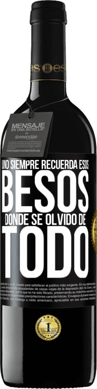 39,95 € | Vino Tinto Edición RED MBE Reserva Uno siempre recuerda esos besos donde se olvidó de todo Etiqueta Negra. Etiqueta personalizable Reserva 12 Meses Cosecha 2015 Tempranillo