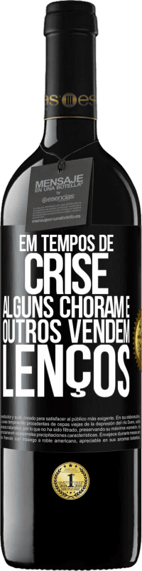 39,95 € | Vinho tinto Edição RED MBE Reserva Em tempos de crise, alguns choram e outros vendem lenços Etiqueta Preta. Etiqueta personalizável Reserva 12 Meses Colheita 2015 Tempranillo