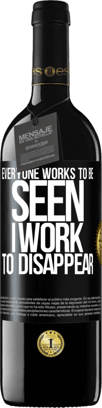 «Каждый работает, чтобы его видели. Я работаю, чтобы исчезнуть» Издание RED MBE Бронировать