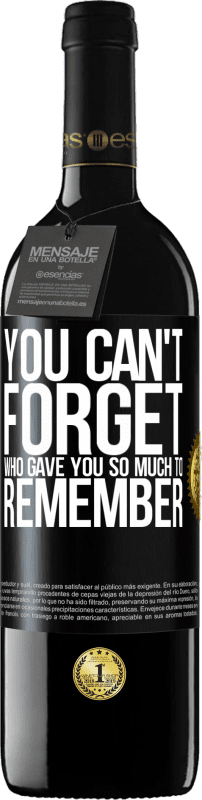 39,95 € Бесплатная доставка | Красное вино Издание RED MBE Бронировать Вы не можете забыть, кто дал вам так много, чтобы запомнить Черная метка. Настраиваемая этикетка Бронировать 12 Месяцы Урожай 2014 Tempranillo