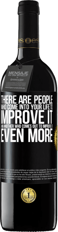 «Есть люди, которые приходят в вашу жизнь, чтобы улучшить ее, и есть люди, которые выходят, чтобы улучшить ее еще больше» Издание RED MBE Бронировать