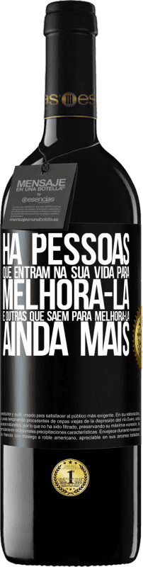 39,95 € | Vinho tinto Edição RED MBE Reserva Há pessoas que entram na sua vida para melhorá-la e outras que saem para melhorá-la ainda mais Etiqueta Preta. Etiqueta personalizável Reserva 12 Meses Colheita 2014 Tempranillo