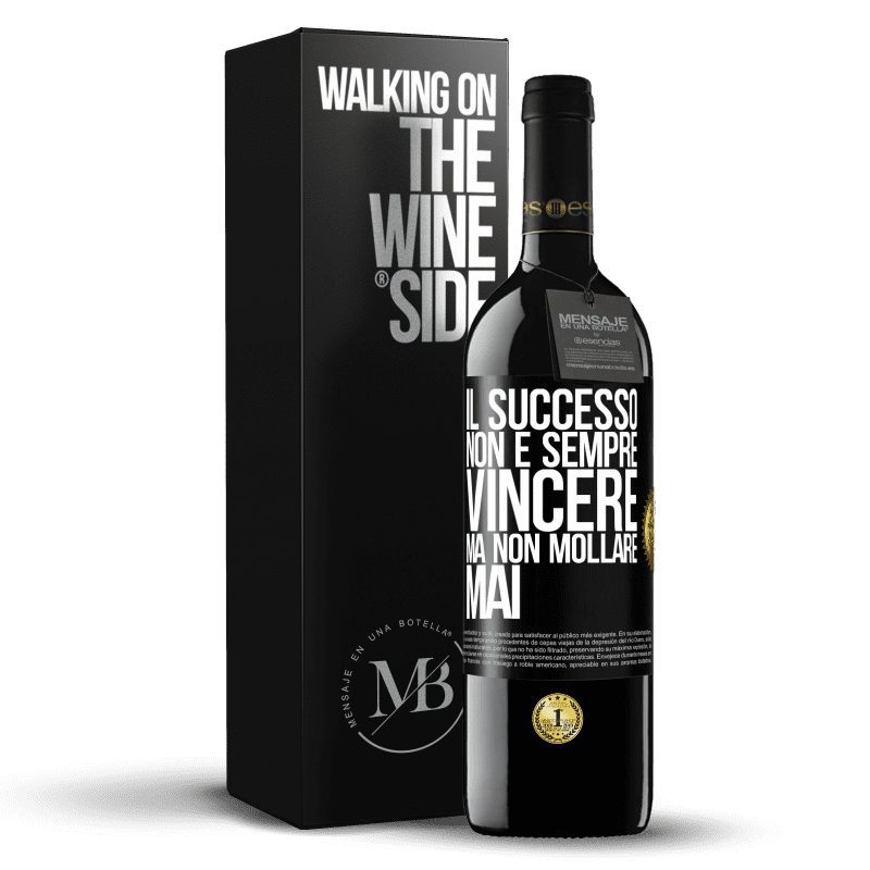 39,95 € Spedizione Gratuita | Vino rosso Edizione RED MBE Riserva Il successo non è sempre vincere, ma non mollare mai Etichetta Nera. Etichetta personalizzabile Riserva 12 Mesi Raccogliere 2015 Tempranillo