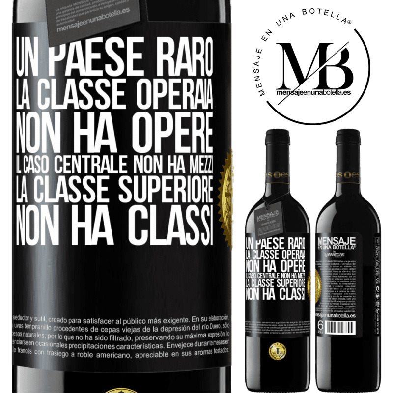 39,95 € Spedizione Gratuita | Vino rosso Edizione RED MBE Riserva Un paese raro: la classe operaia non ha opere, il caso centrale non ha mezzi, la classe superiore non ha classi Etichetta Nera. Etichetta personalizzabile Riserva 12 Mesi Raccogliere 2014 Tempranillo