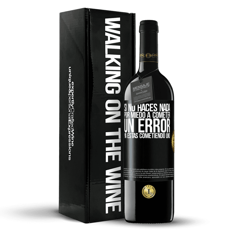 39,95 € Envío gratis | Vino Tinto Edición RED MBE Reserva Si no haces nada por miedo a cometer un error, ya estás cometiendo uno Etiqueta Negra. Etiqueta personalizable Reserva 12 Meses Cosecha 2016 Tempranillo