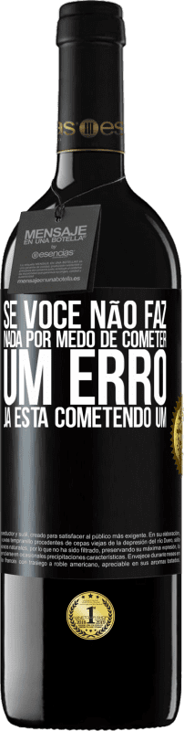 Envio grátis | Vinho tinto Edição RED MBE Reserva Se você não faz nada por medo de cometer um erro, já está cometendo um Etiqueta Preta. Etiqueta personalizável Reserva 12 Meses Colheita 2014 Tempranillo