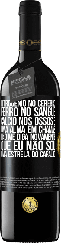 39,95 € | Vinho tinto Edição RED MBE Reserva Nitrogênio no cérebro, ferro no sangue, cálcio nos ossos e uma alma em chamas. Não me diga novamente que eu não sou uma Etiqueta Preta. Etiqueta personalizável Reserva 12 Meses Colheita 2016 Tempranillo