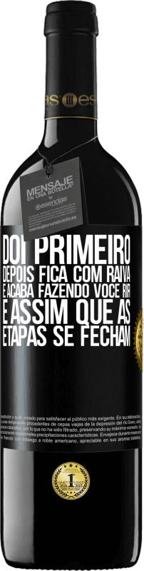 39,95 € | Vinho tinto Edição RED MBE Reserva Dói primeiro, depois fica com raiva e acaba fazendo você rir. É assim que as etapas se fecham Etiqueta Preta. Etiqueta personalizável Reserva 12 Meses Colheita 2016 Tempranillo
