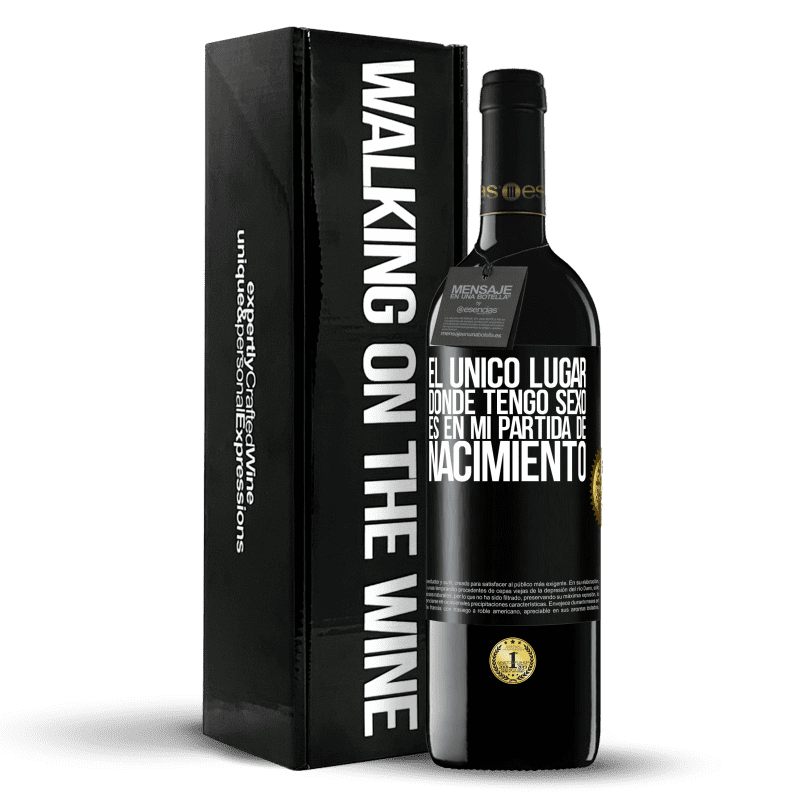 39,95 € Envío gratis | Vino Tinto Edición RED MBE Reserva El único lugar donde tengo sexo es en mi partida de nacimiento Etiqueta Negra. Etiqueta personalizable Reserva 12 Meses Cosecha 2016 Tempranillo