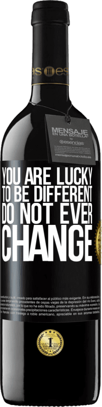 39,95 € 送料無料 | 赤ワイン REDエディション MBE 予約する あなたは違うことが幸運です。変わらない ブラックラベル. カスタマイズ可能なラベル 予約する 12 月 収穫 2016 Tempranillo