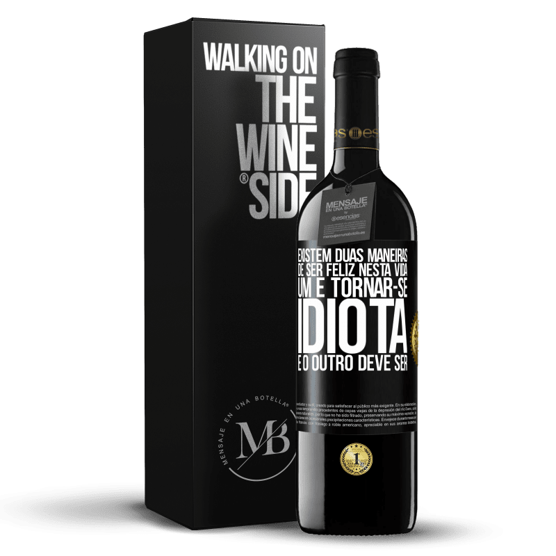 39,95 € Envio grátis | Vinho tinto Edição RED MBE Reserva Existem duas maneiras de ser feliz nesta vida. Um é tornar-se idiota e o outro deve ser Etiqueta Preta. Etiqueta personalizável Reserva 12 Meses Colheita 2016 Tempranillo