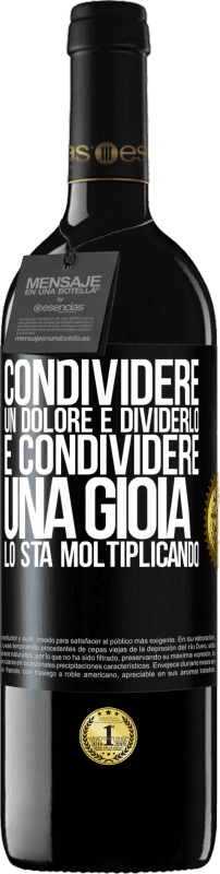 39,95 € Spedizione Gratuita | Vino rosso Edizione RED MBE Riserva Condividere un dolore è dividerlo e condividere una gioia lo sta moltiplicando Etichetta Nera. Etichetta personalizzabile Riserva 12 Mesi Raccogliere 2016 Tempranillo