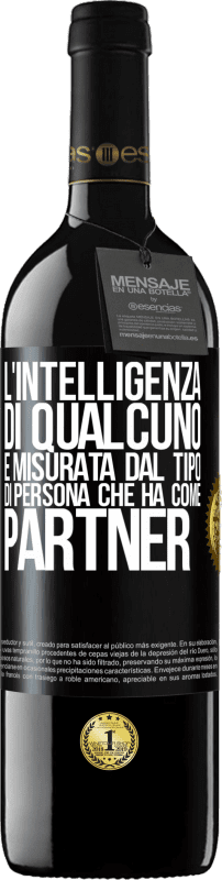 39,95 € Spedizione Gratuita | Vino rosso Edizione RED MBE Riserva L'intelligenza di qualcuno è misurata dal tipo di persona che ha come partner Etichetta Nera. Etichetta personalizzabile Riserva 12 Mesi Raccogliere 2015 Tempranillo