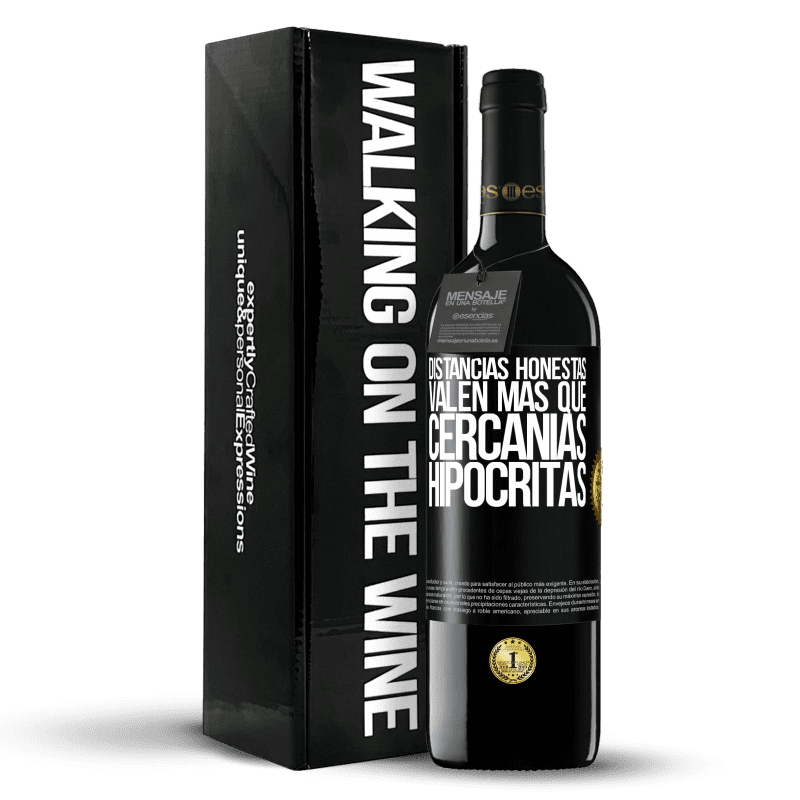 39,95 € Envío gratis | Vino Tinto Edición RED MBE Reserva Distancias honestas valen más que cercanías hipócritas Etiqueta Negra. Etiqueta personalizable Reserva 12 Meses Cosecha 2015 Tempranillo