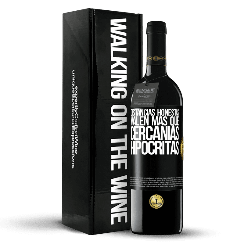 39,95 € Envío gratis | Vino Tinto Edición RED MBE Reserva Distancias honestas valen más que cercanías hipócritas Etiqueta Negra. Etiqueta personalizable Reserva 12 Meses Cosecha 2016 Tempranillo