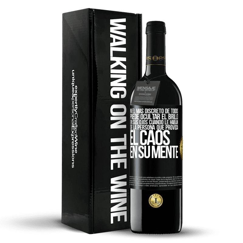 39,95 € Envío gratis | Vino Tinto Edición RED MBE Reserva Ni el más discreto de todos puede ocultar el brillo en sus ojos cuando le hablan de la persona que provoca el caos en su Etiqueta Negra. Etiqueta personalizable Reserva 12 Meses Cosecha 2015 Tempranillo