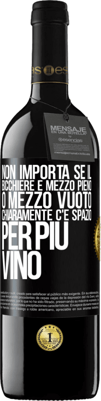 39,95 € Spedizione Gratuita | Vino rosso Edizione RED MBE Riserva Non importa se il bicchiere è mezzo pieno o mezzo vuoto. Chiaramente c'è spazio per più vino Etichetta Nera. Etichetta personalizzabile Riserva 12 Mesi Raccogliere 2016 Tempranillo