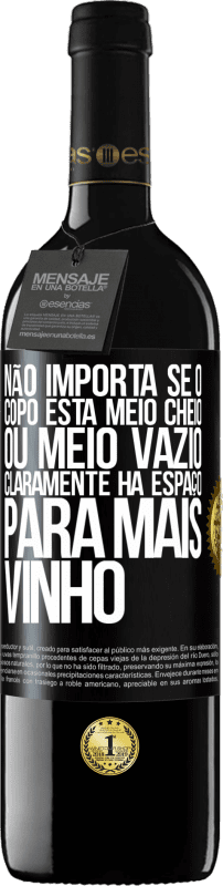 39,95 € | Vinho tinto Edição RED MBE Reserva Não importa se o copo está meio cheio ou meio vazio. Claramente, há espaço para mais vinho Etiqueta Preta. Etiqueta personalizável Reserva 12 Meses Colheita 2015 Tempranillo