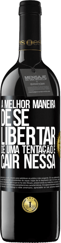 39,95 € | Vinho tinto Edição RED MBE Reserva A melhor maneira de se libertar de uma tentação é cair nessa Etiqueta Preta. Etiqueta personalizável Reserva 12 Meses Colheita 2015 Tempranillo