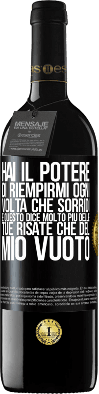 39,95 € | Vino rosso Edizione RED MBE Riserva Hai il potere di riempirmi ogni volta che sorridi, e questo dice molto più delle tue risate che del mio vuoto Etichetta Nera. Etichetta personalizzabile Riserva 12 Mesi Raccogliere 2016 Tempranillo