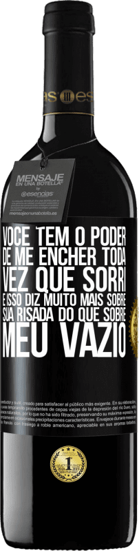 39,95 € | Vinho tinto Edição RED MBE Reserva Você tem o poder de me encher toda vez que sorri, e isso diz muito mais sobre sua risada do que sobre meu vazio Etiqueta Preta. Etiqueta personalizável Reserva 12 Meses Colheita 2014 Tempranillo