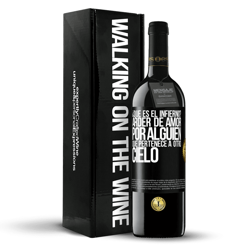 39,95 € Envío gratis | Vino Tinto Edición RED MBE Reserva ¿Qué es el infierno? Arder de amor por alguien que pertenece a otro cielo Etiqueta Negra. Etiqueta personalizable Reserva 12 Meses Cosecha 2015 Tempranillo