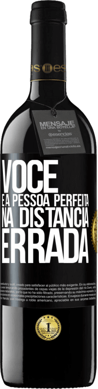 39,95 € | Vinho tinto Edição RED MBE Reserva Você é a pessoa perfeita na distância errada Etiqueta Preta. Etiqueta personalizável Reserva 12 Meses Colheita 2015 Tempranillo