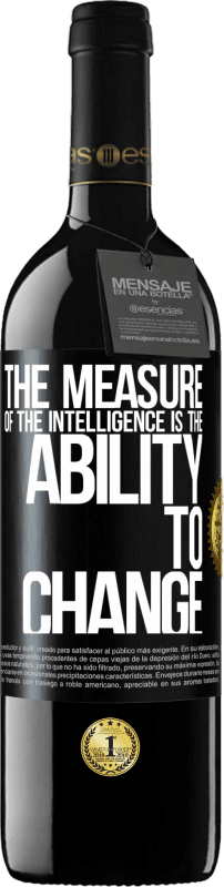 39,95 € Бесплатная доставка | Красное вино Издание RED MBE Бронировать Мера интеллекта - это способность меняться Черная метка. Настраиваемая этикетка Бронировать 12 Месяцы Урожай 2016 Tempranillo