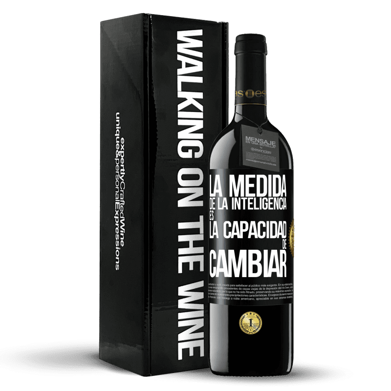 39,95 € Envío gratis | Vino Tinto Edición RED MBE Reserva La medida de la inteligencia es la capacidad de cambiar Etiqueta Negra. Etiqueta personalizable Reserva 12 Meses Cosecha 2015 Tempranillo