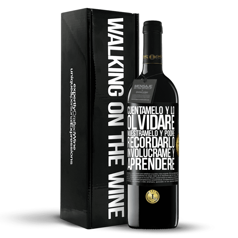 39,95 € Envío gratis | Vino Tinto Edición RED MBE Reserva Cuéntamelo y lo olvidaré. Muéstramelo y podré recordarlo. Involúcrame y aprenderé Etiqueta Negra. Etiqueta personalizable Reserva 12 Meses Cosecha 2015 Tempranillo